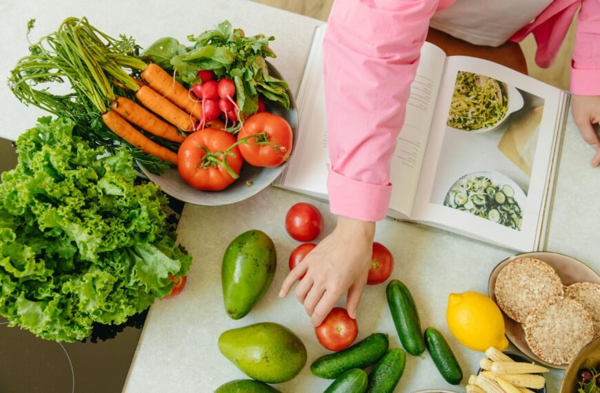 “Vegan ve Vejetaryen Mutfağı: Sağlıklı Tarifler, Faydaları ve Çevre Dostu Yemekler”